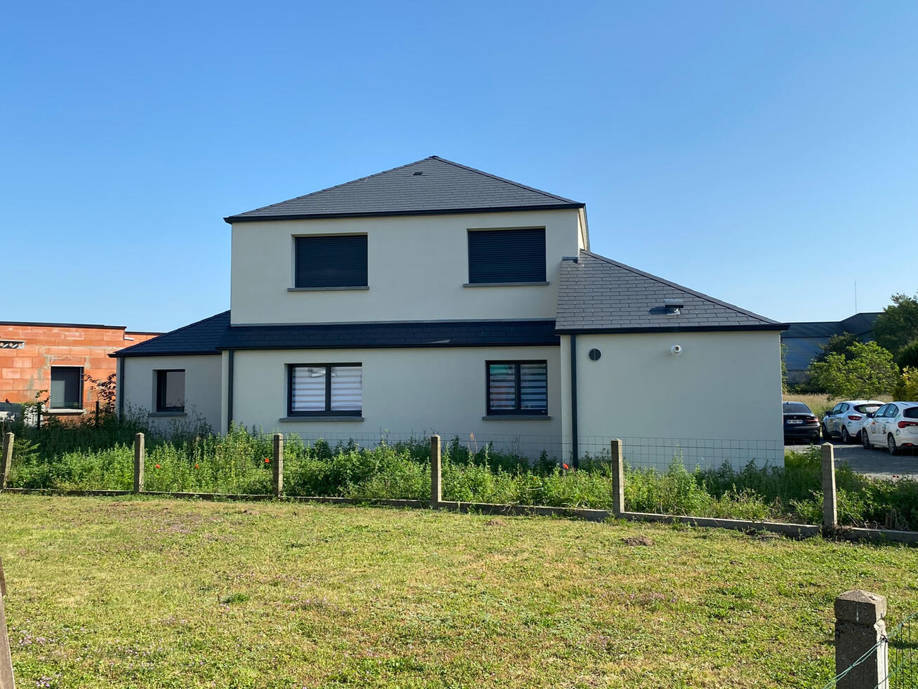 Maison étage toit plat